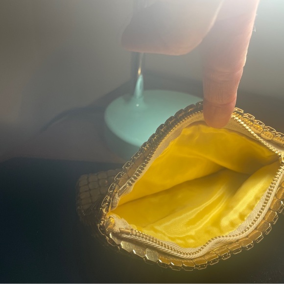 Vintage metal disc coin purse - Picture 2 of 2